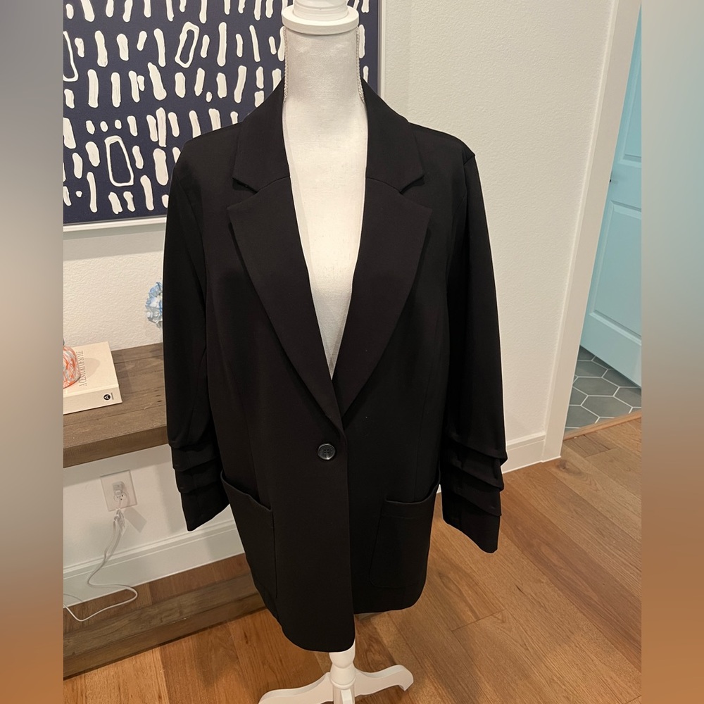 EUC Women’s Vince Camuto Ruched-Sleeve Blazer - 1X - Black